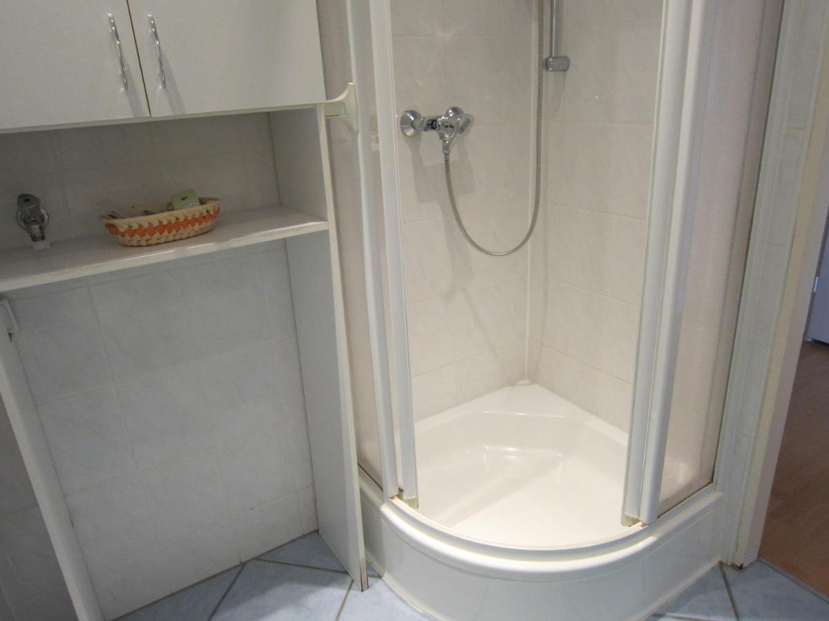 Private Apartment Near Fair Ground Ганновер Экстерьер фото